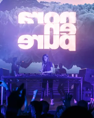 Nora En Pure Hollywood